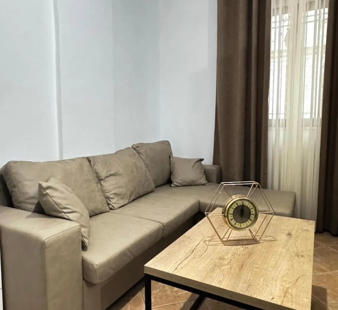 Central Affordable Living Tirana 0*,